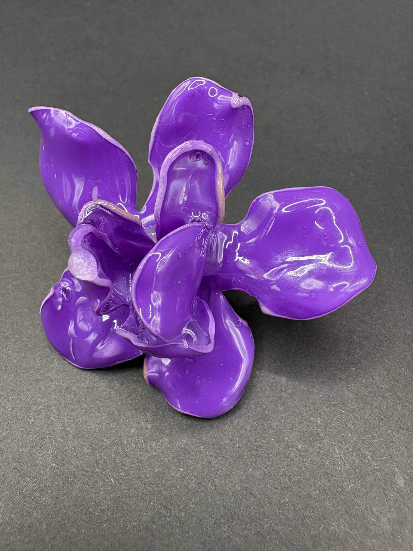 Anillo Magnolia Morado Opaco