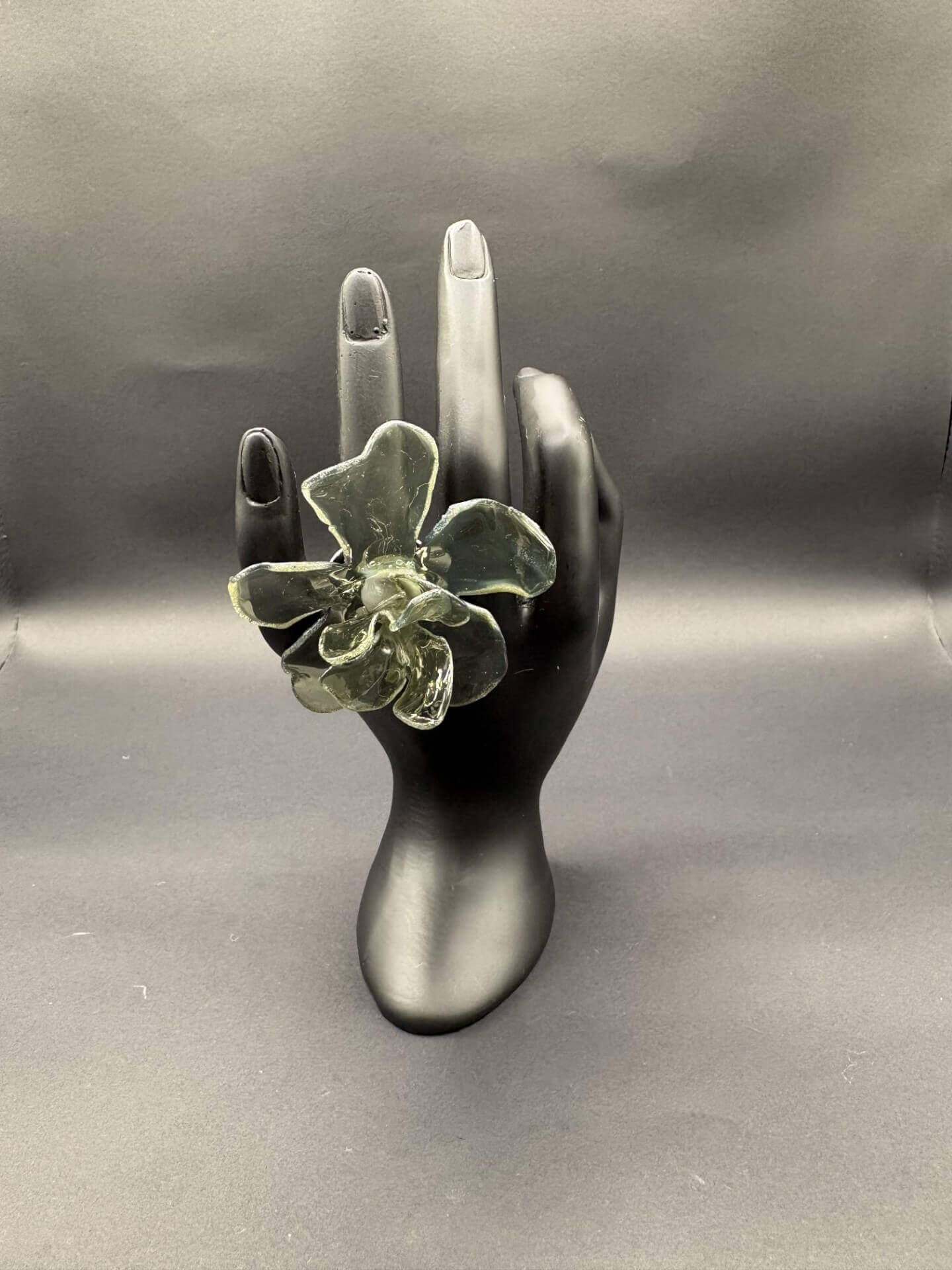 Anillo Magnolia Gris