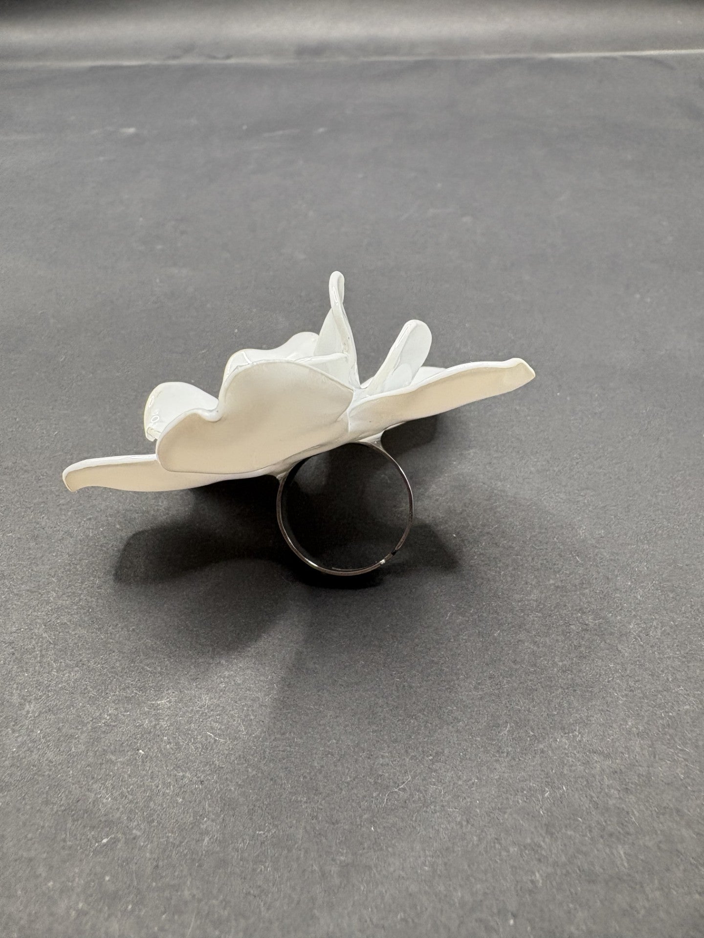 Anillo Magnolia Blanco Opaco