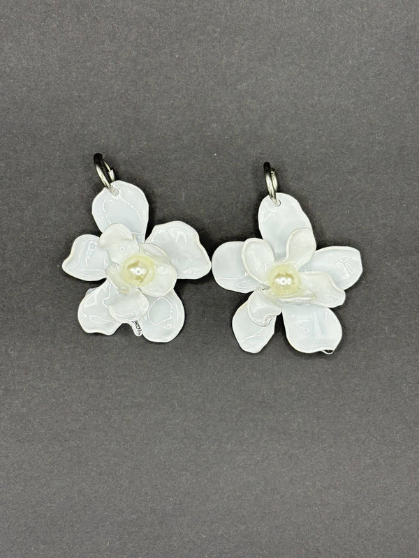 Pendientes Magnolia blanco