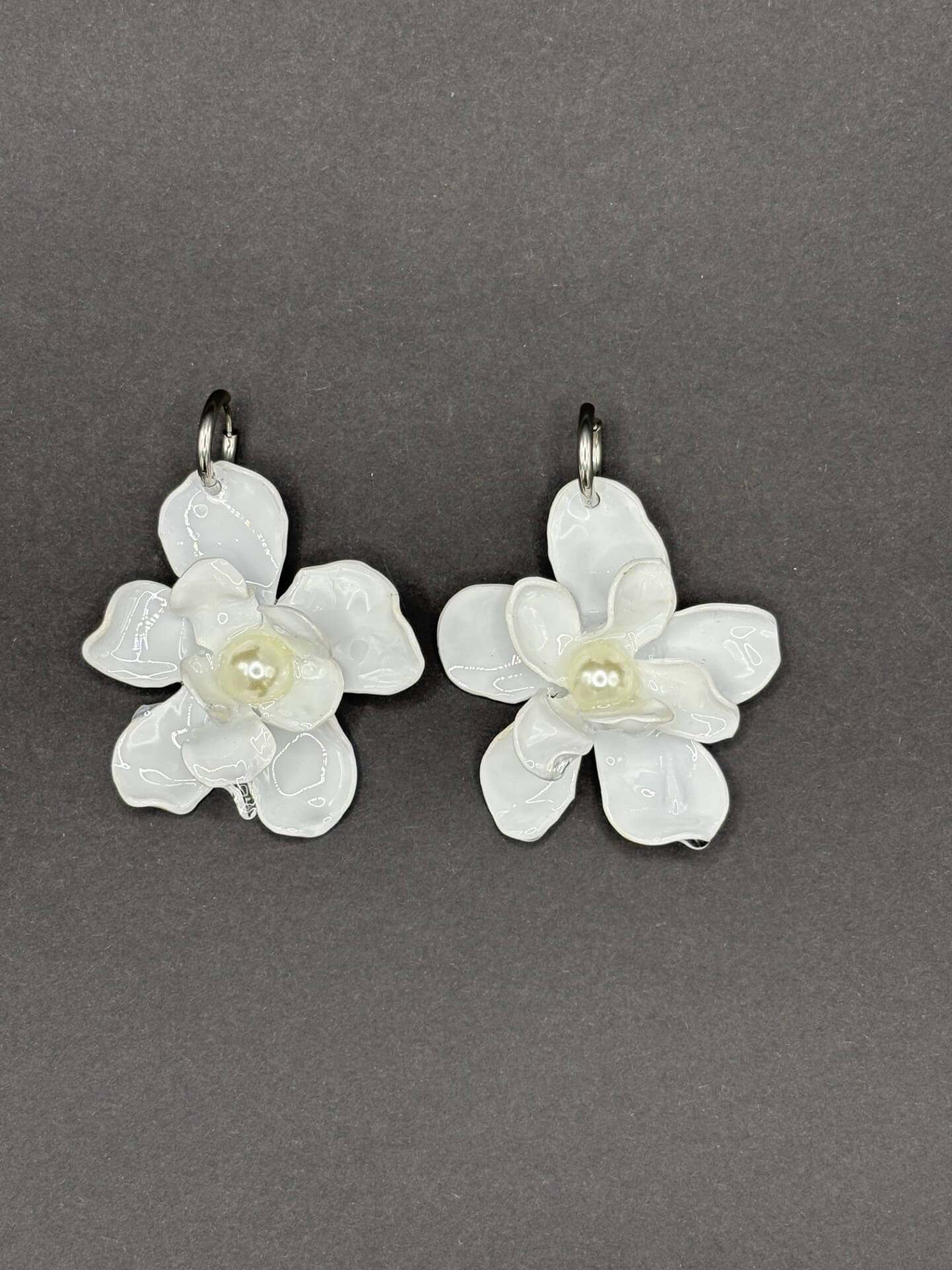 Pendientes Magnolia blanco